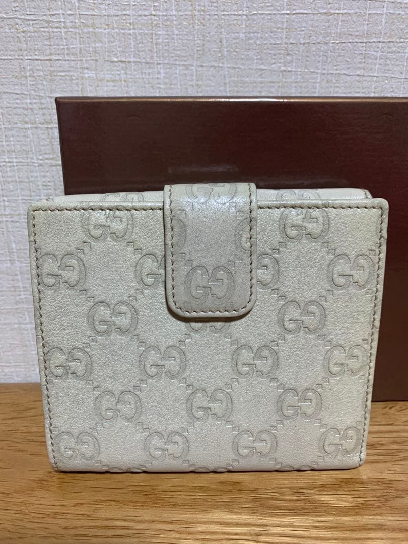 Gucci 財布　二つ折り　未使用　ホワイト　GGシマ