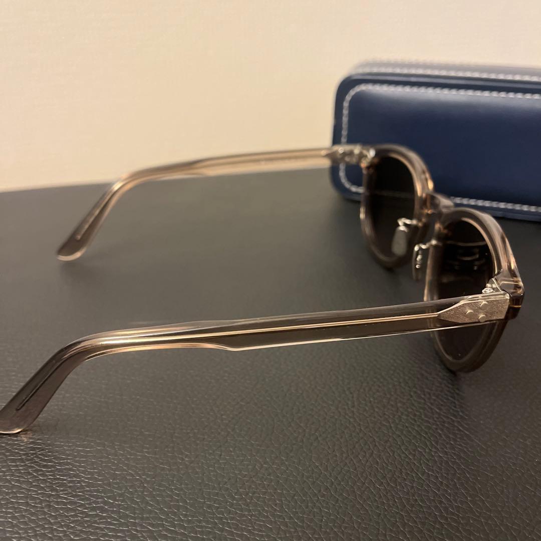 クリアフレーム ラウンドサングラス ケース付き