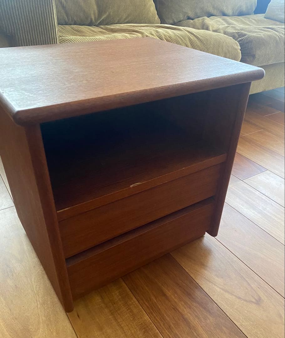 チーク材　ナイトテーブル