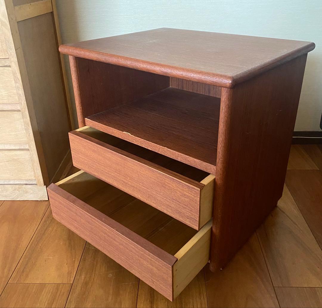 チーク材　ナイトテーブル