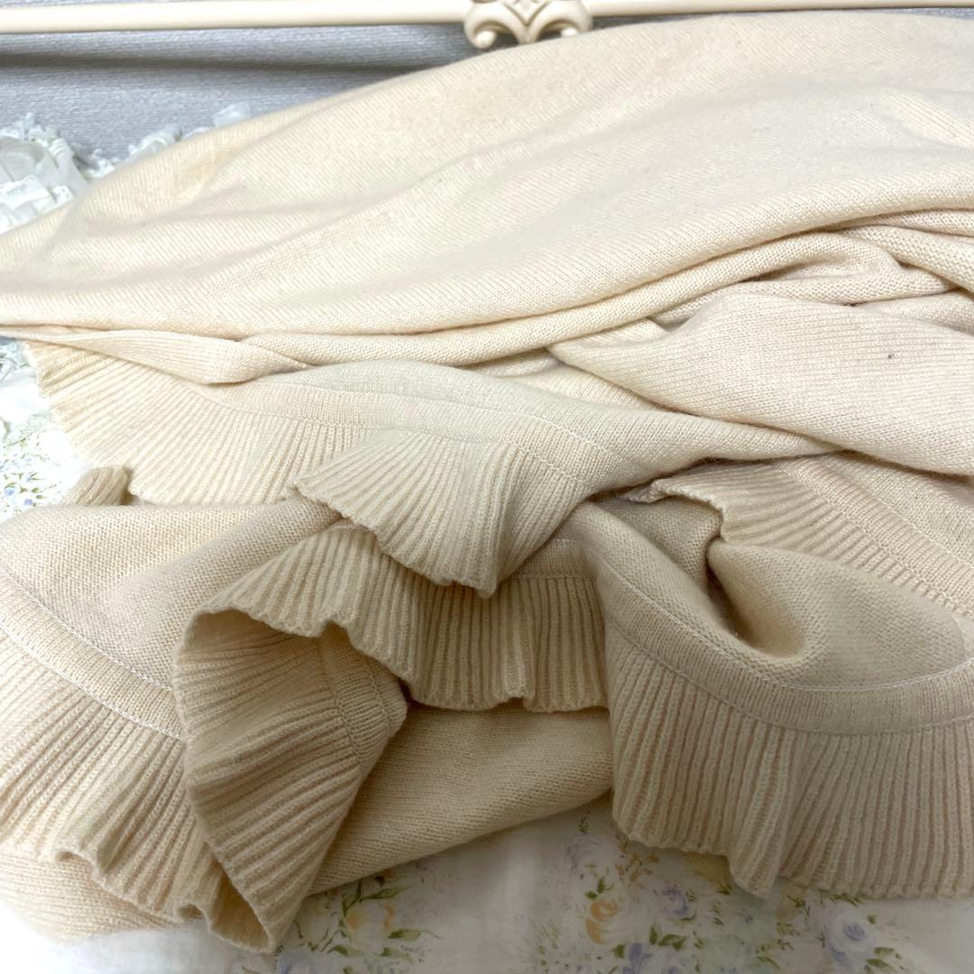 ♡フォクシーフリルストールカシミア100%♡エクリュ肌寒い日に♡本日のみ価格