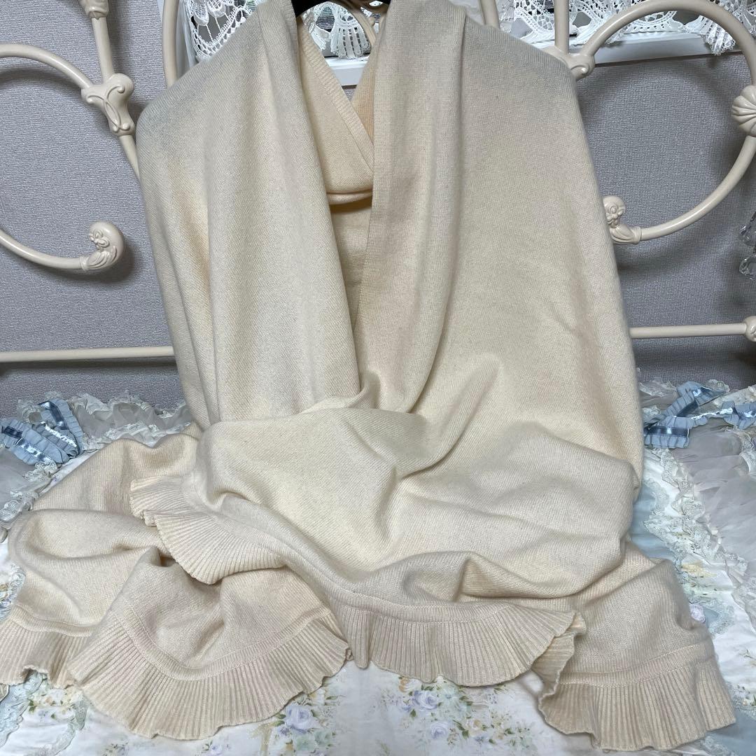 ♡フォクシーフリルストールカシミア100%♡エクリュ肌寒い日に♡本日のみ価格