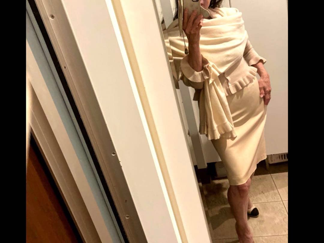 ♡フォクシーフリルストールカシミア100%♡エクリュ肌寒い日に♡本日のみ価格