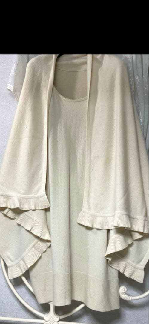 ♡フォクシーフリルストールカシミア100%♡エクリュ肌寒い日に♡本日のみ価格