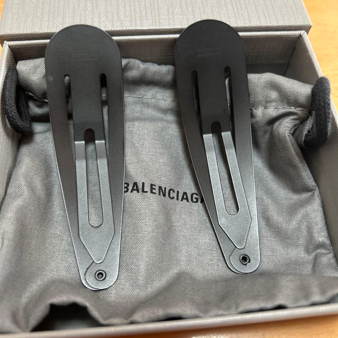 BALENCIAGA ブラック ヘアピン