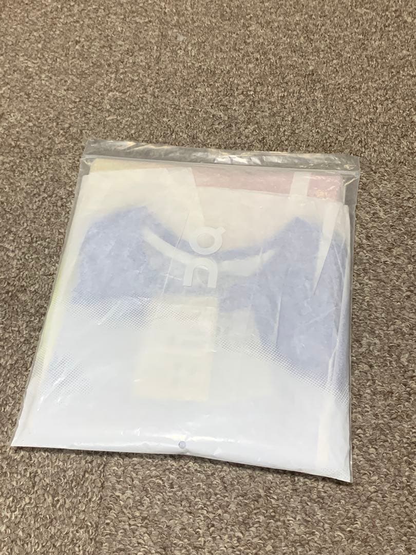 On Men's Court-T テニスウェア　ホワイト　海外サイズ：Sサイズ