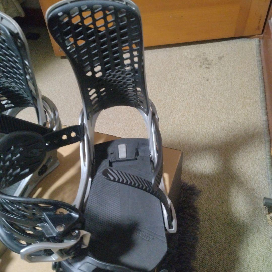 BURTON ジェネシス　Mサイズ　ビンディング　　 シルバー　カッコイイ。