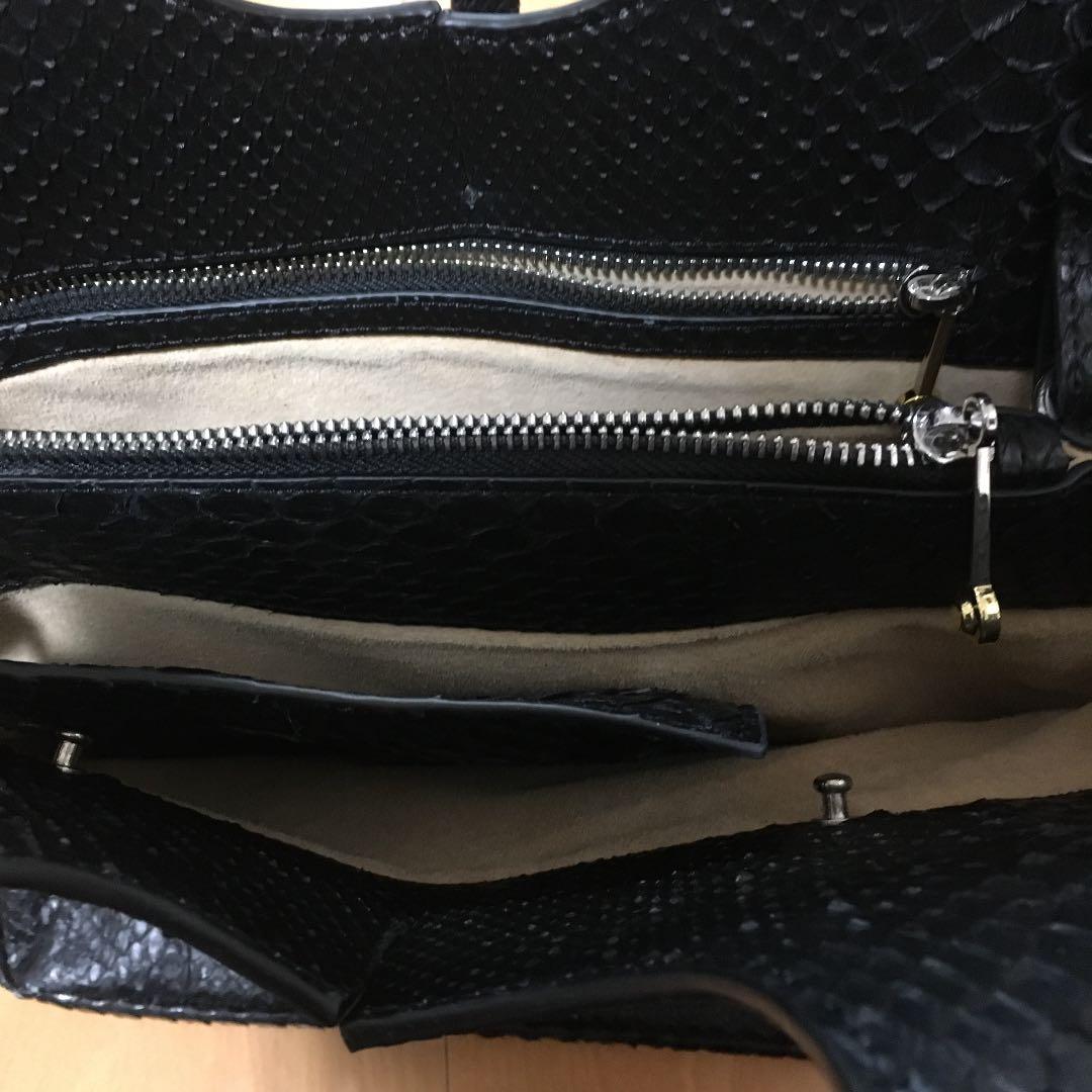 パピヨネ　黒　パイソン　ショルダー付き