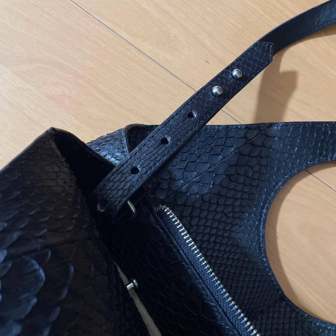 パピヨネ　黒　パイソン　ショルダー付き