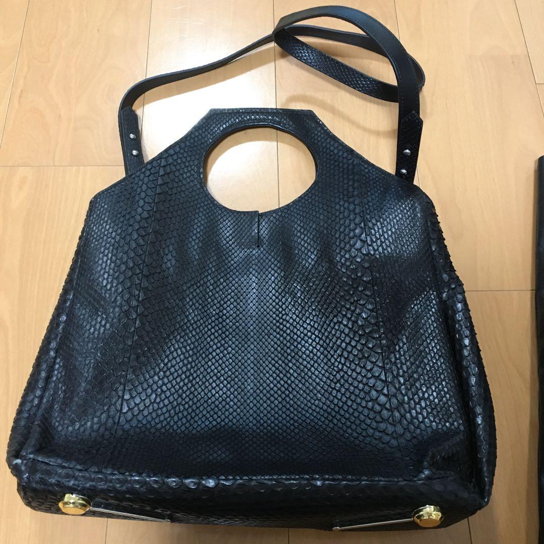 パピヨネ　黒　パイソン　ショルダー付き