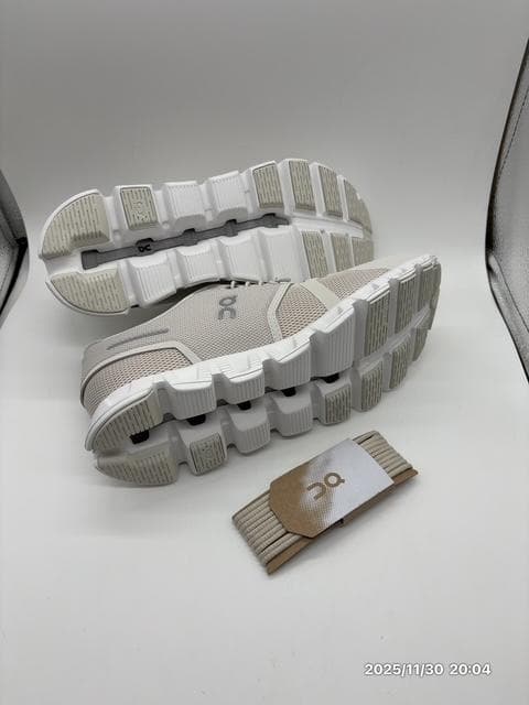 ON ランニングシューズ パール/ホワイト レディース 24cm