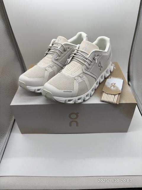 ON ランニングシューズ パール/ホワイト レディース 24cm