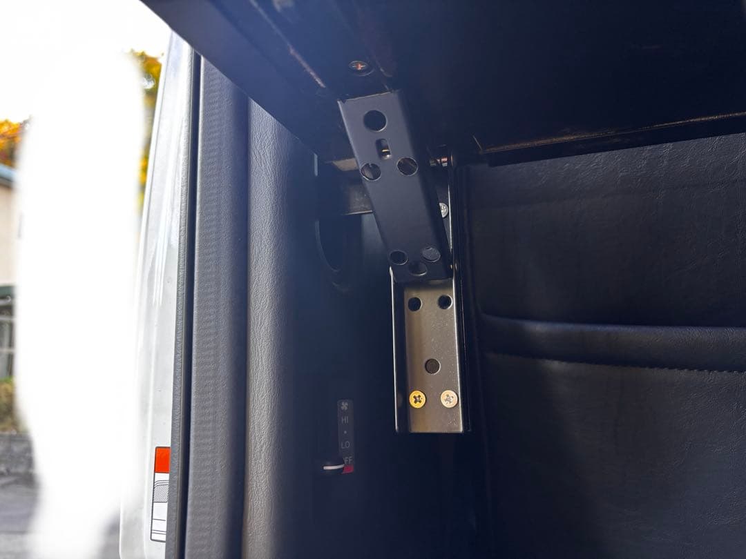 HASE・ERIさん用 ハイエース　折り畳みテーブル金具