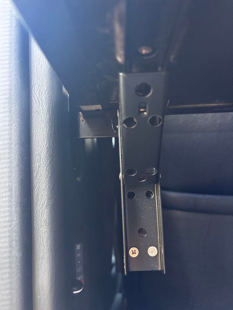 HASE・ERIさん用 ハイエース　折り畳みテーブル金具