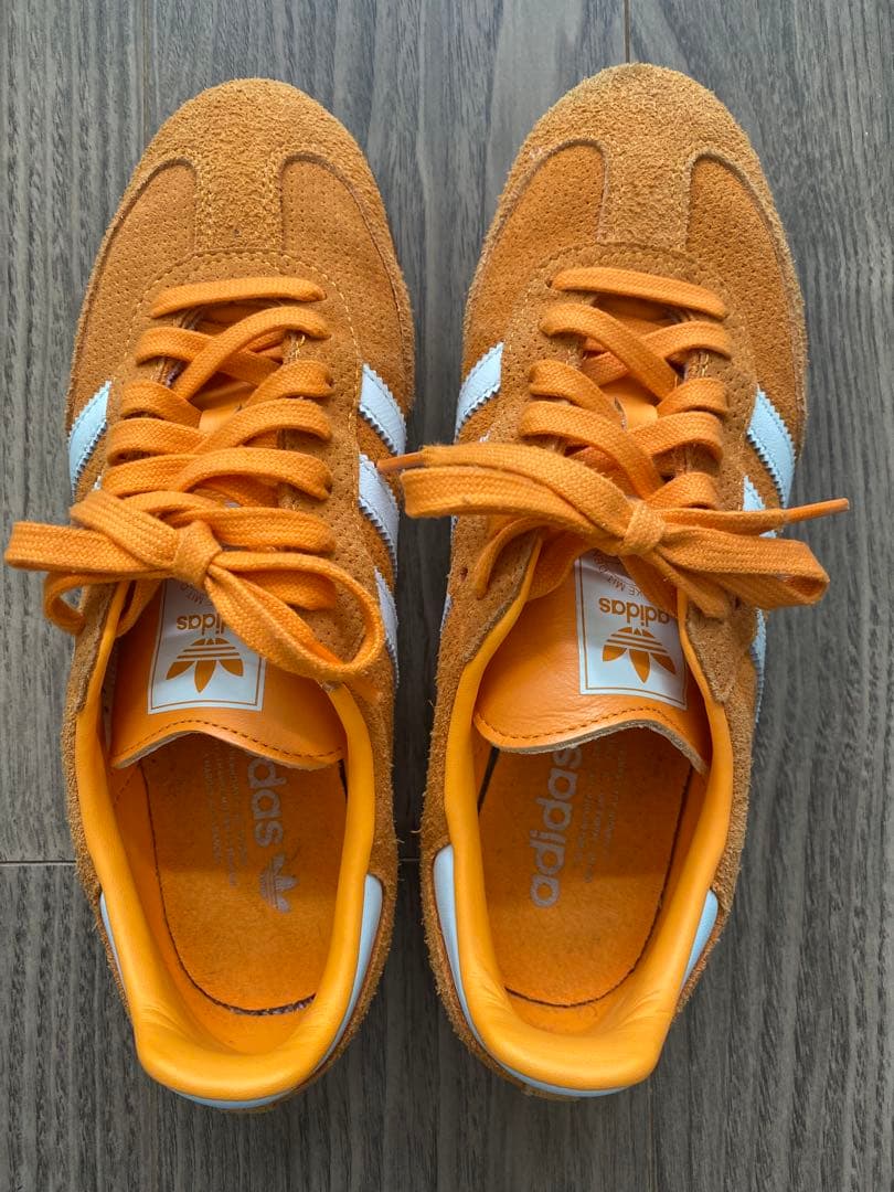 紅子　adidas オレンジ スエード スニーカー　25cm