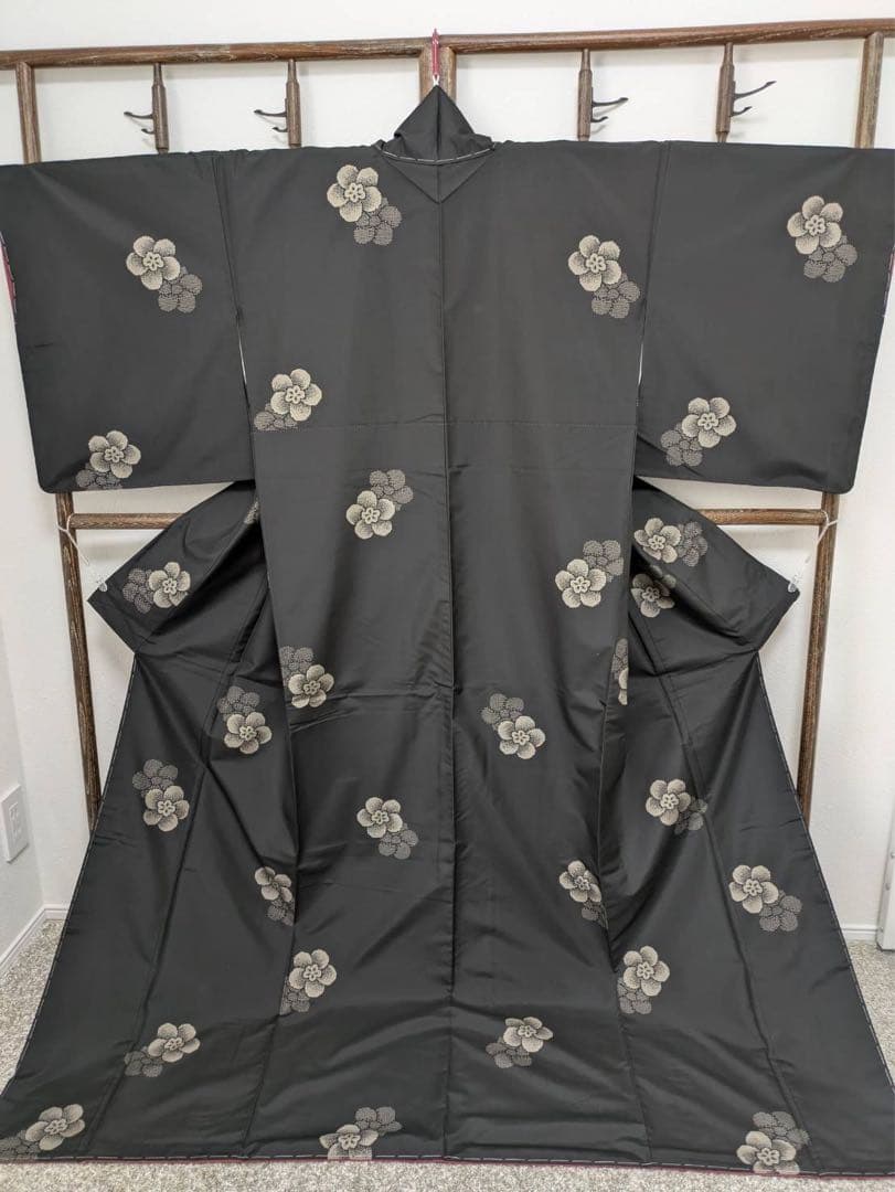 ケ*コ様 【新品】証紙付き　本場大島紬 黒 純泥染め　飛び柄　171cm カタス