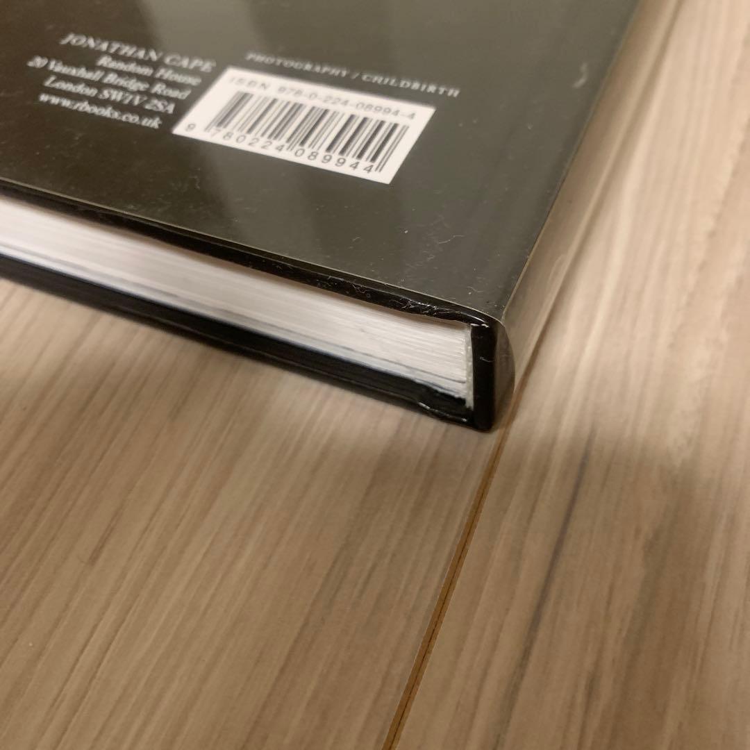 【英字版】A Child is Born 赤ちゃんの誕生