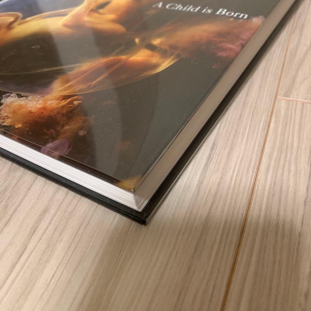 【英字版】A Child is Born 赤ちゃんの誕生