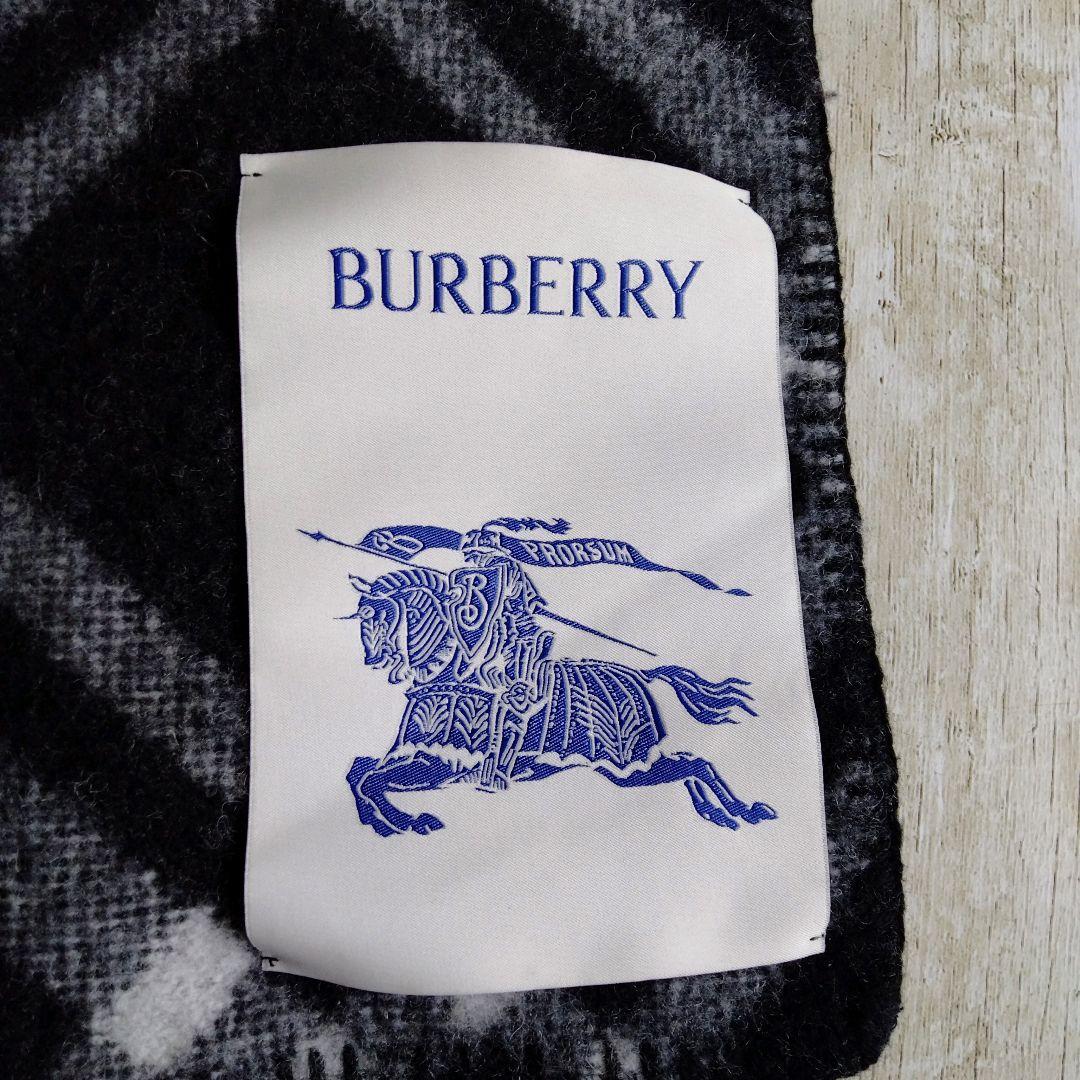 美品✨️BURBERRYウールスカーフ　ストール　マフラー黒×白