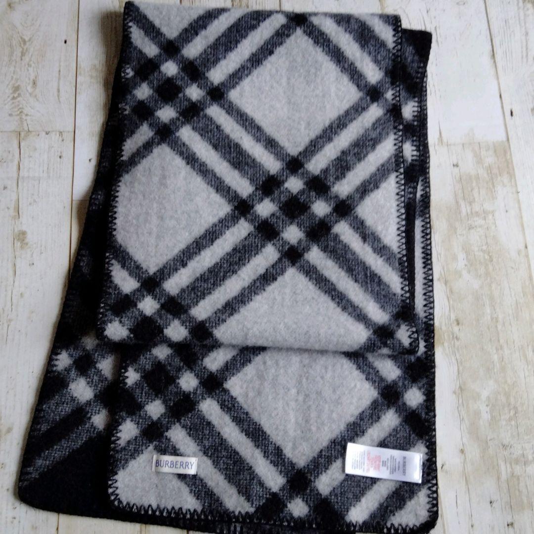 美品✨️BURBERRYウールスカーフ　ストール　マフラー黒×白