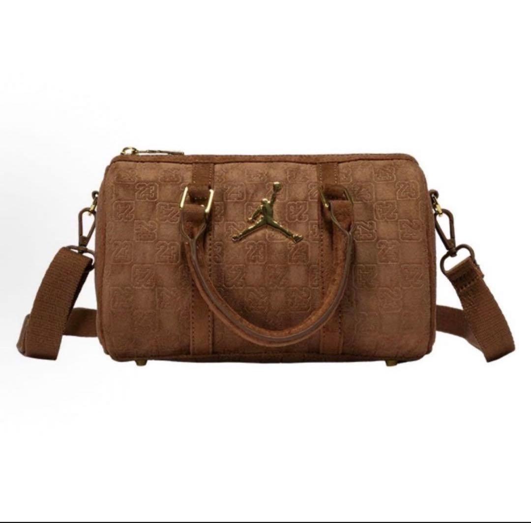 海外限定　Jordan モノグラム ボストンバッグ ライト IQ5743-299