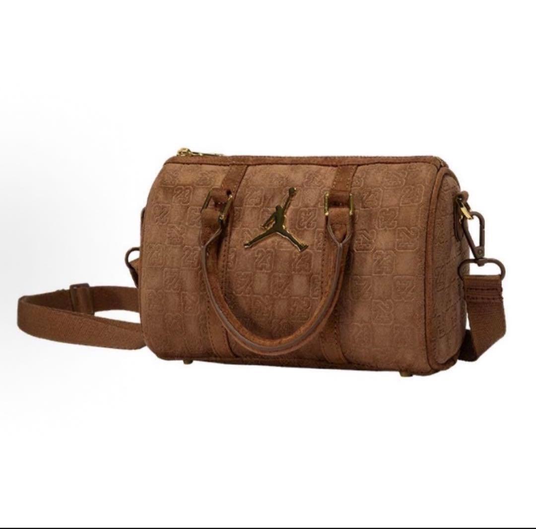 海外限定　Jordan モノグラム ボストンバッグ ライト IQ5743-299