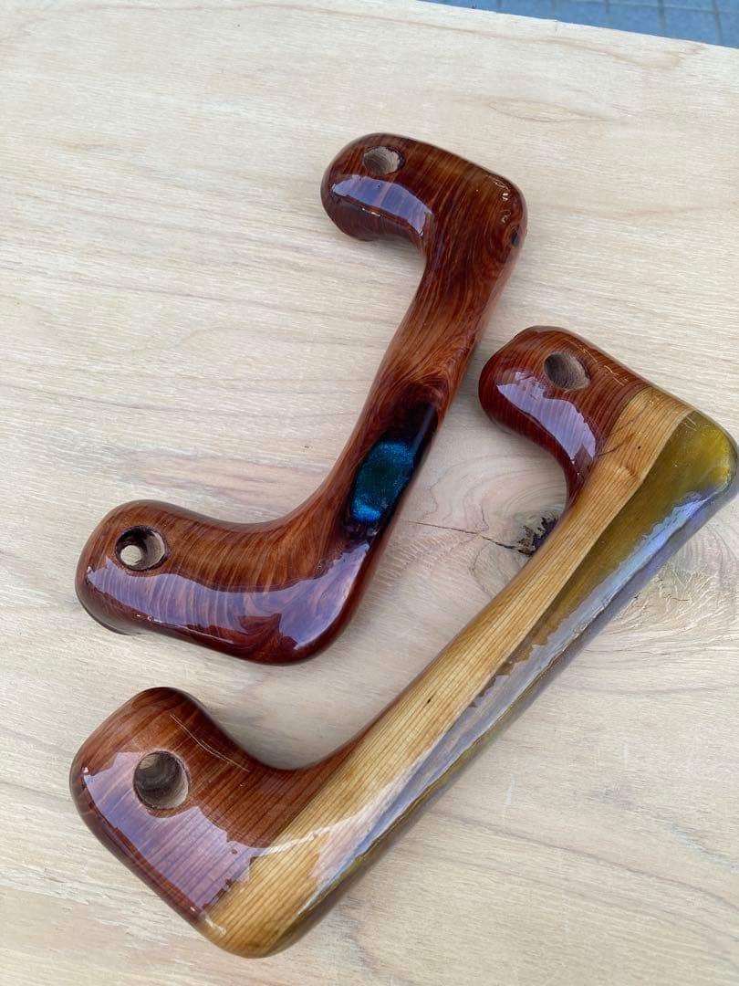 木製アシストグリップ　レジン仕上げ　200系はハイエースAピラー用