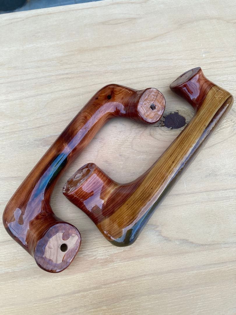 木製アシストグリップ　レジン仕上げ　200系はハイエースAピラー用