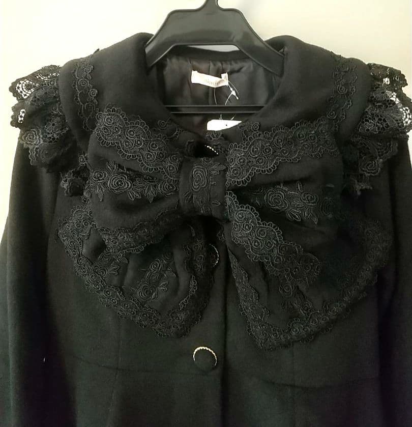 メニーリボンコート シャルミエール アクシーズファムカワイイ 黒