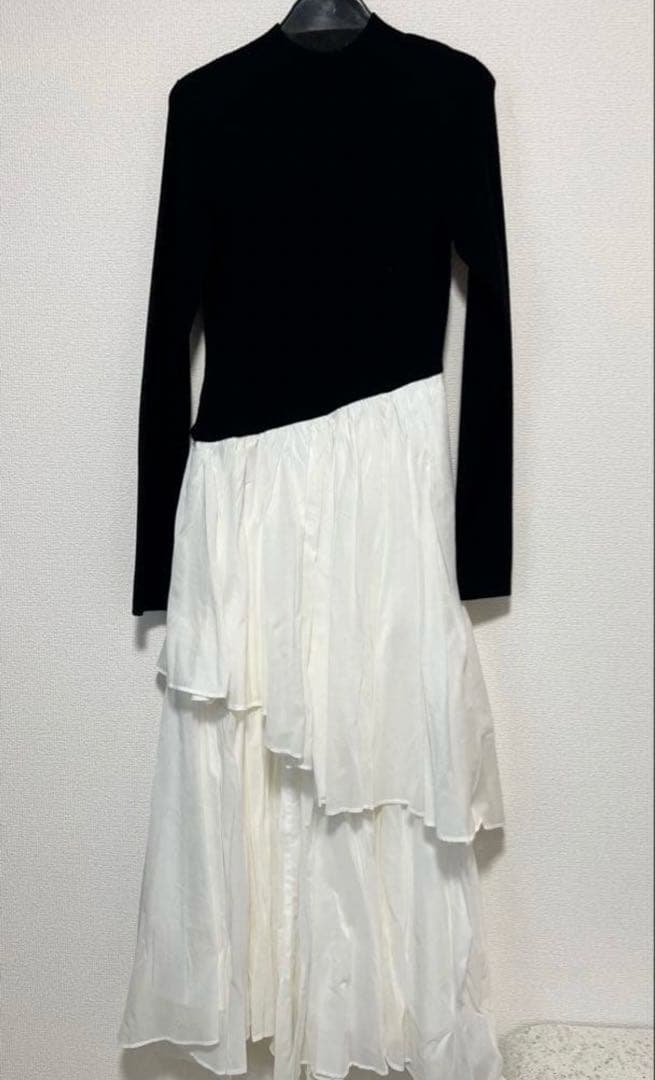 新品anuansイレギュラーヘムドッキングニットワンピース