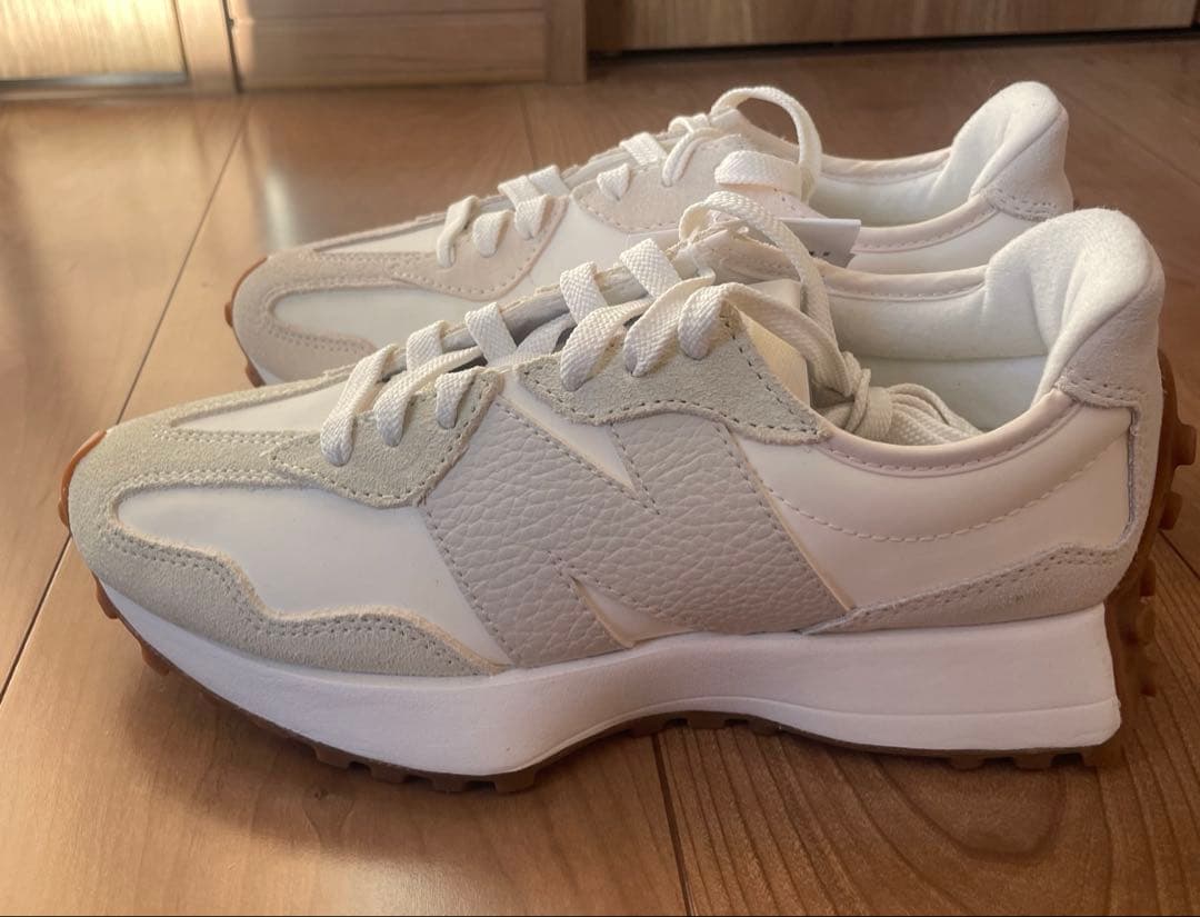 新品未使用　ニューバランス327 ベージュ　レディース　スニーカー
