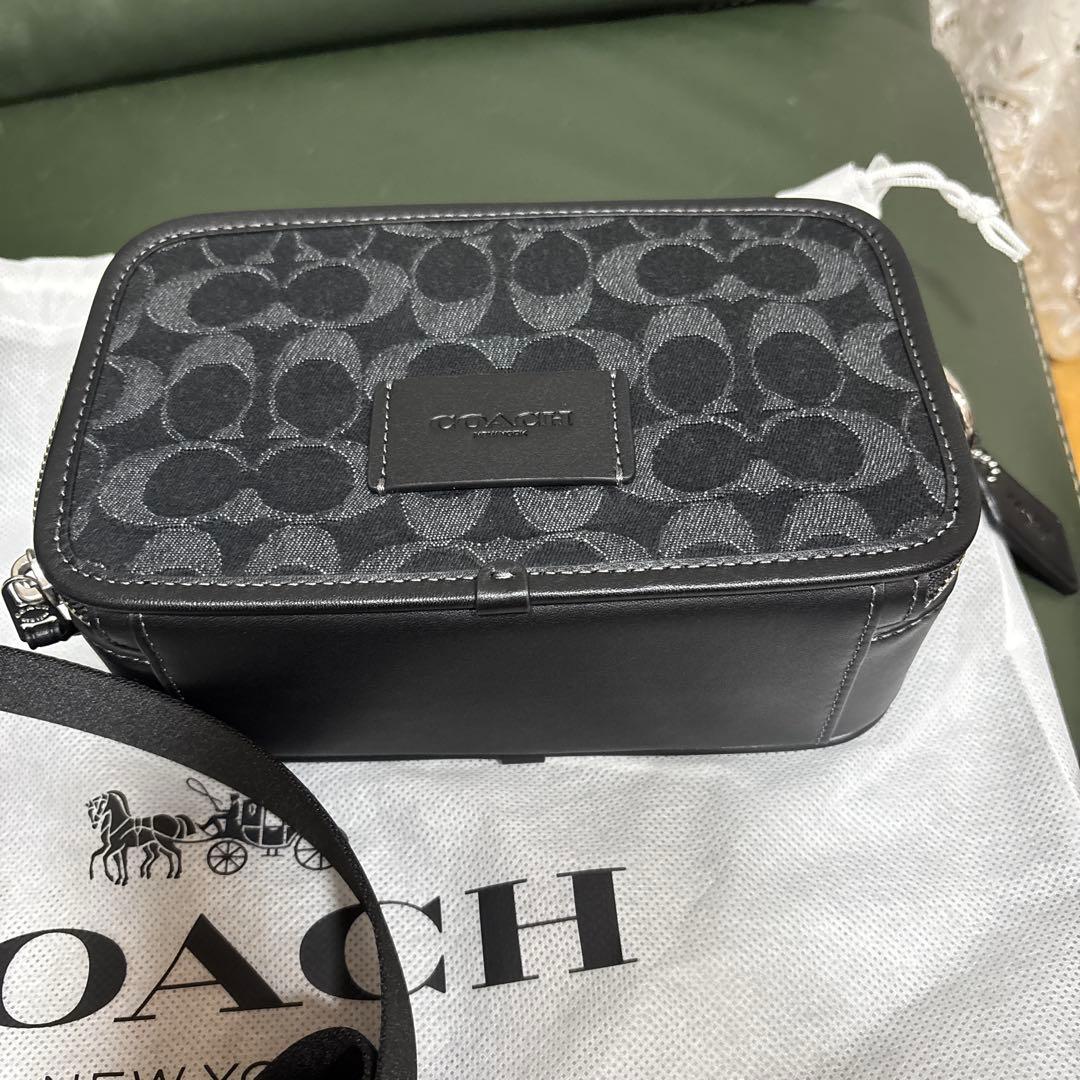 COACH ブラック ボックス型バッグ