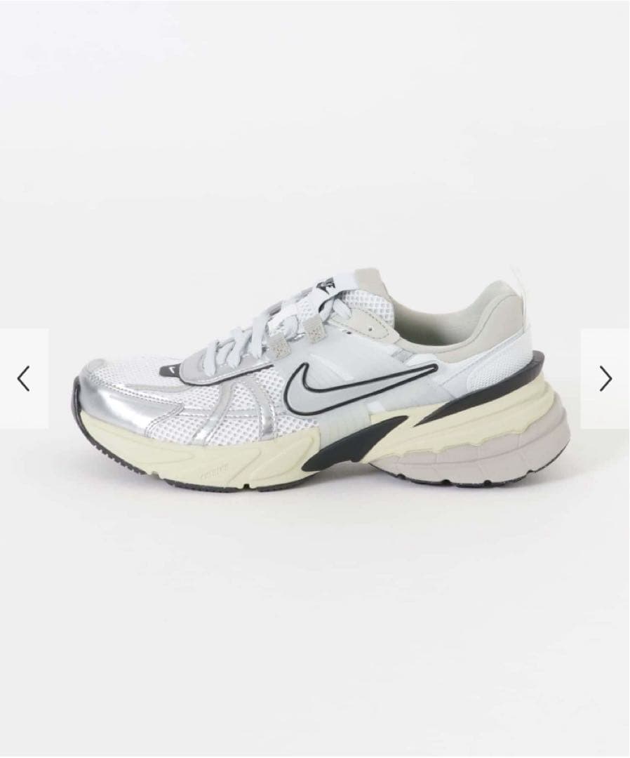 NIKE　V2Kラン　サミットホワイト