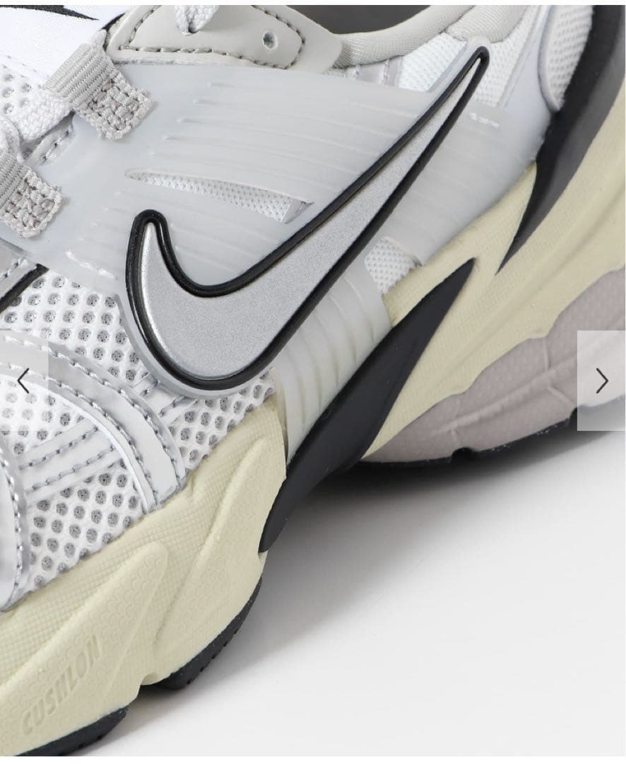 NIKE　V2Kラン　サミットホワイト