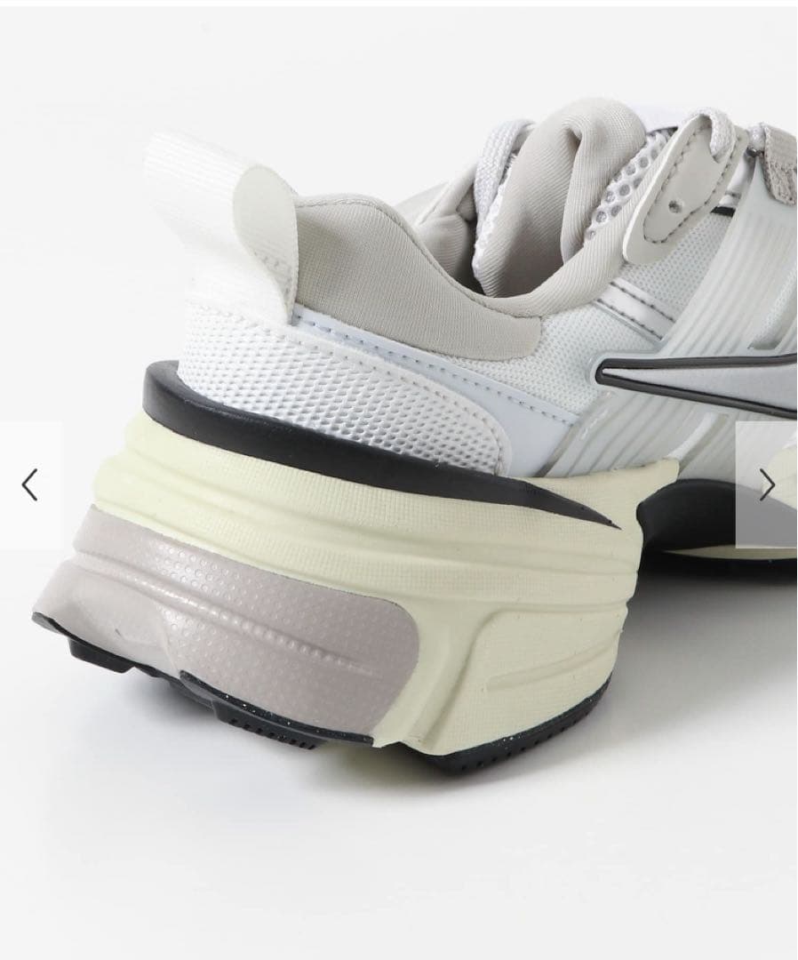 NIKE　V2Kラン　サミットホワイト