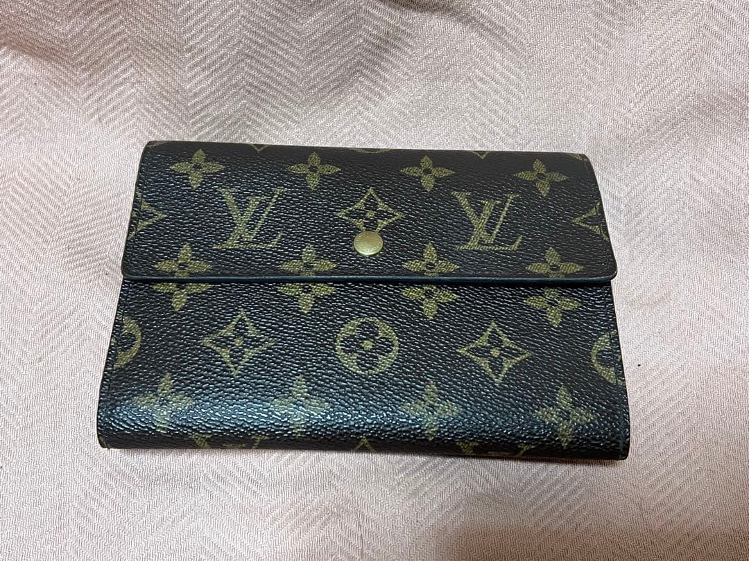 ルイヴィトン　三つ折り財布　モノグラム　ポルトトレゾール M61202