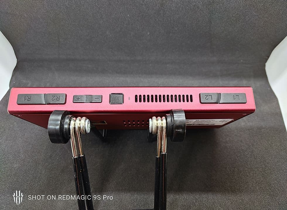 中古美品　AYANEO Pocket Micro (6GB 128GB) レッド