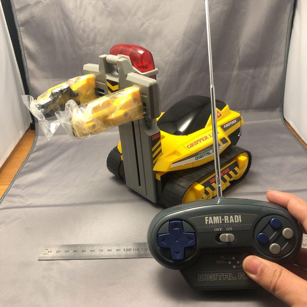 J*d様 珍品ラジコン　グリッパーリフト　送信機はジョイパッドタイプです！