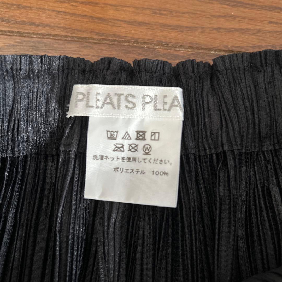 プリーツプリーズ　ブラックエプロンのようなパンツ　サイズ2