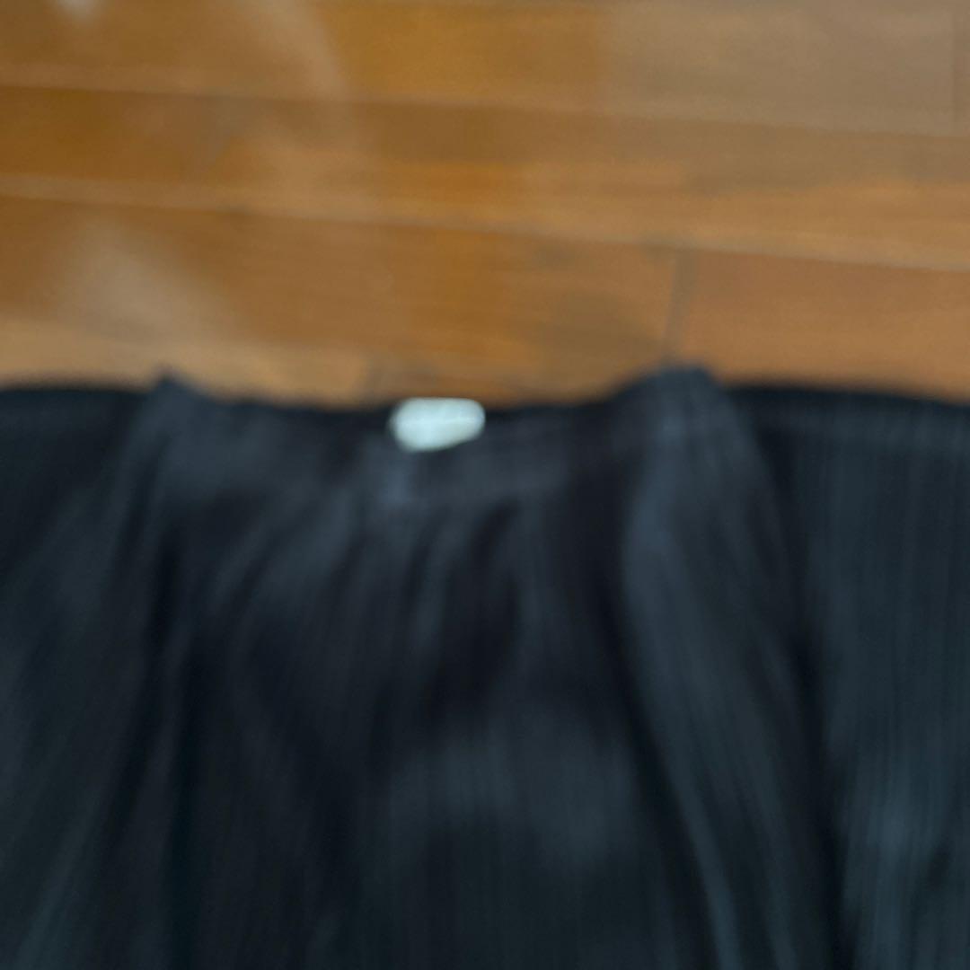 プリーツプリーズ　ブラックエプロンのようなパンツ　サイズ2