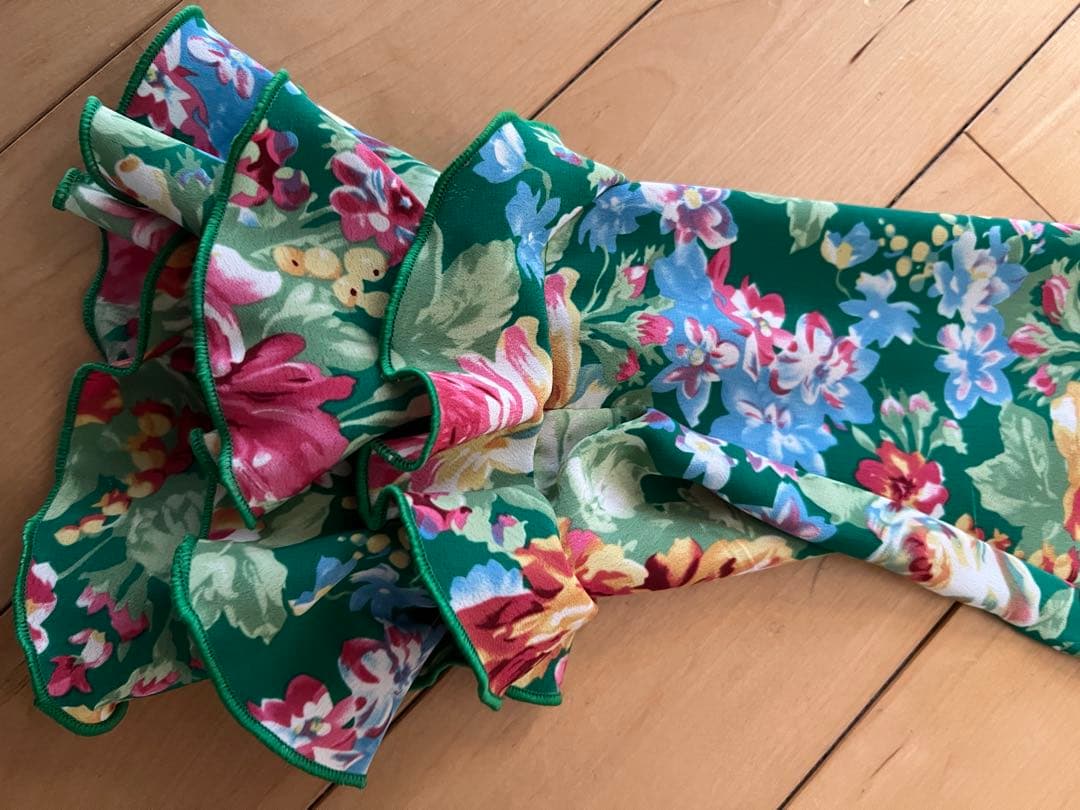 ソニアジョーンズ　花柄フリル付き長袖トップス