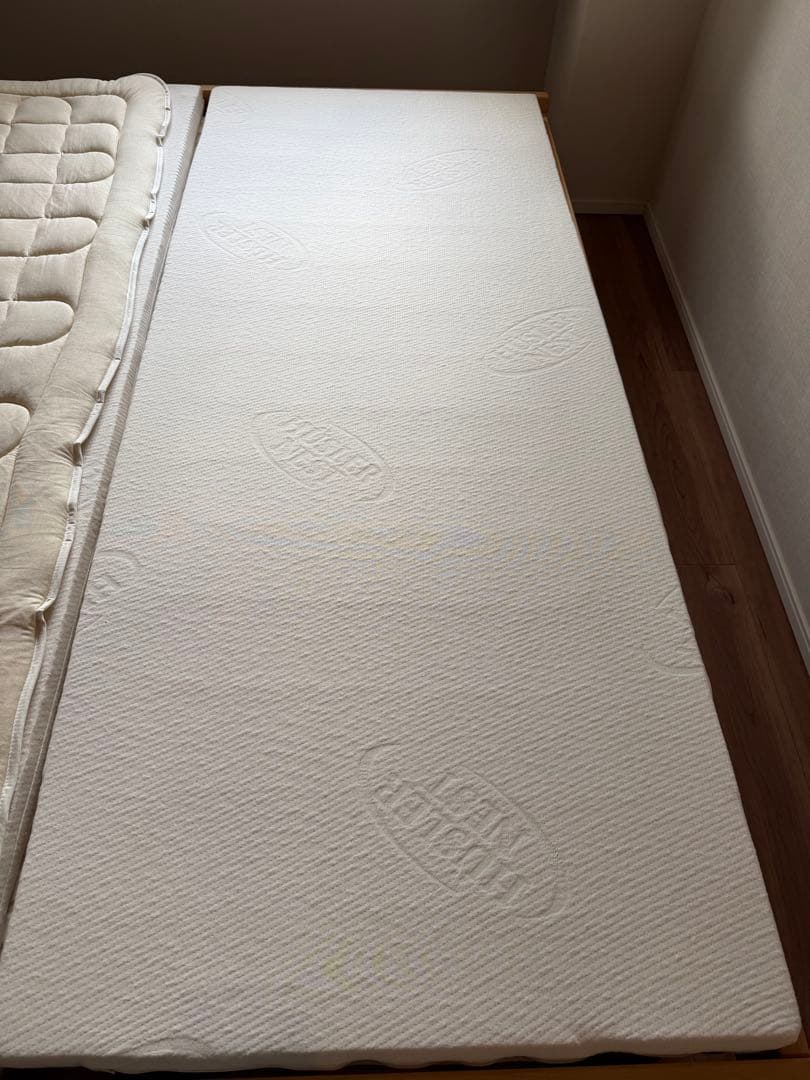 木製フレームベッド　ヒュスラーネスト　クイーンサイズ【マット、ベッドパッド付き】