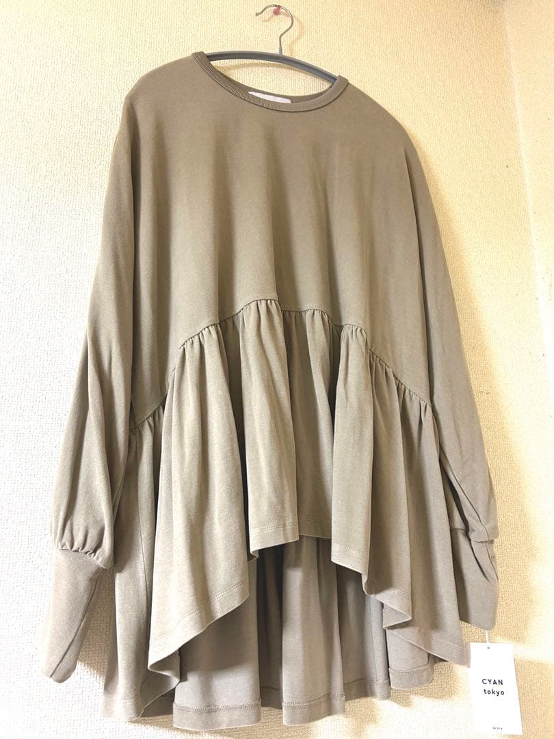 CYAN TOKYO ラウンドギャザーウォーム ドルマントップス
