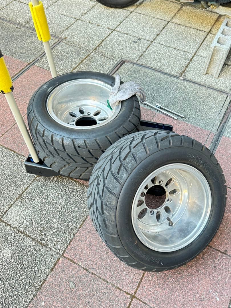 スポーツタイヤ付きホイール