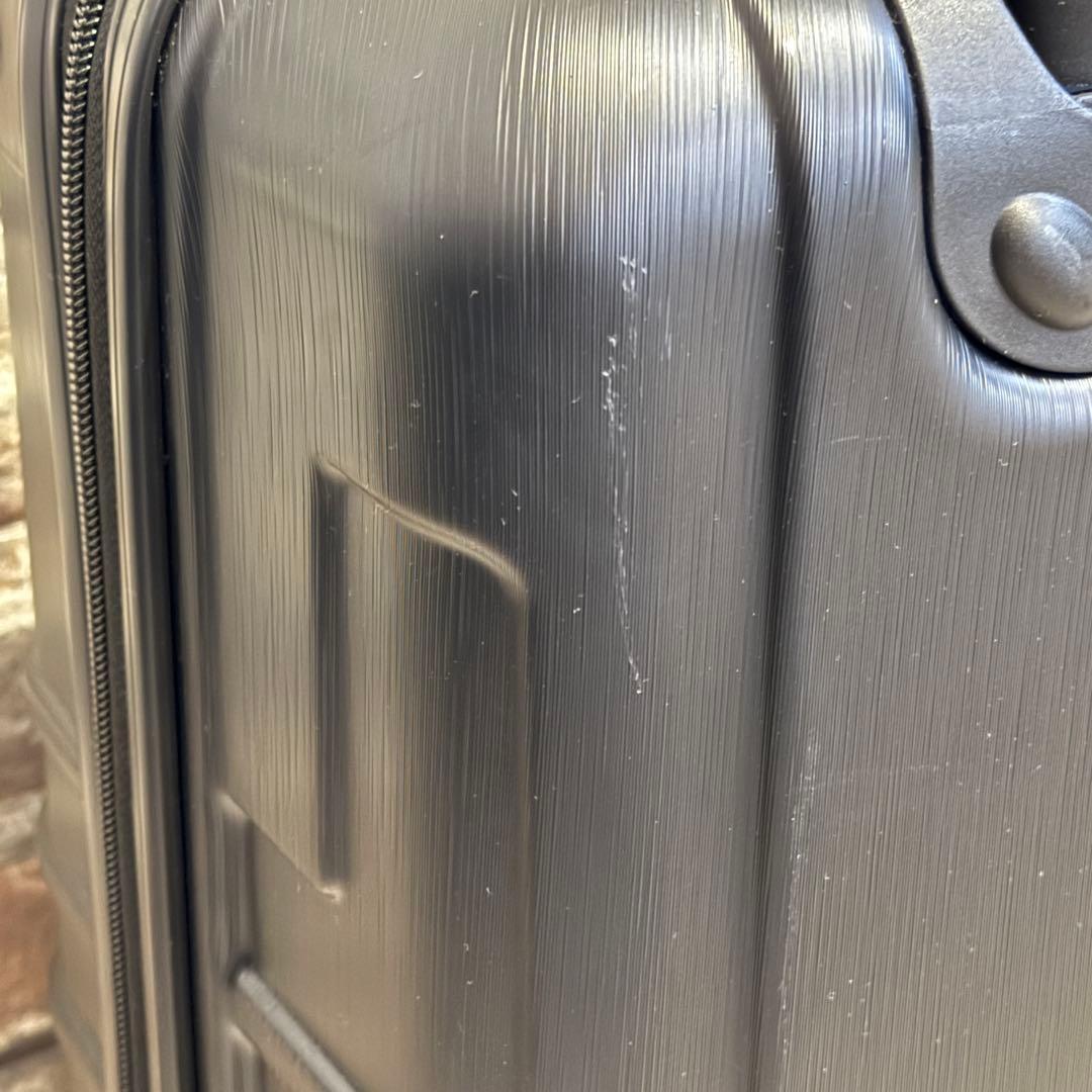   機内サイズ キャリーケース CK ロゴ 使用１回のみ