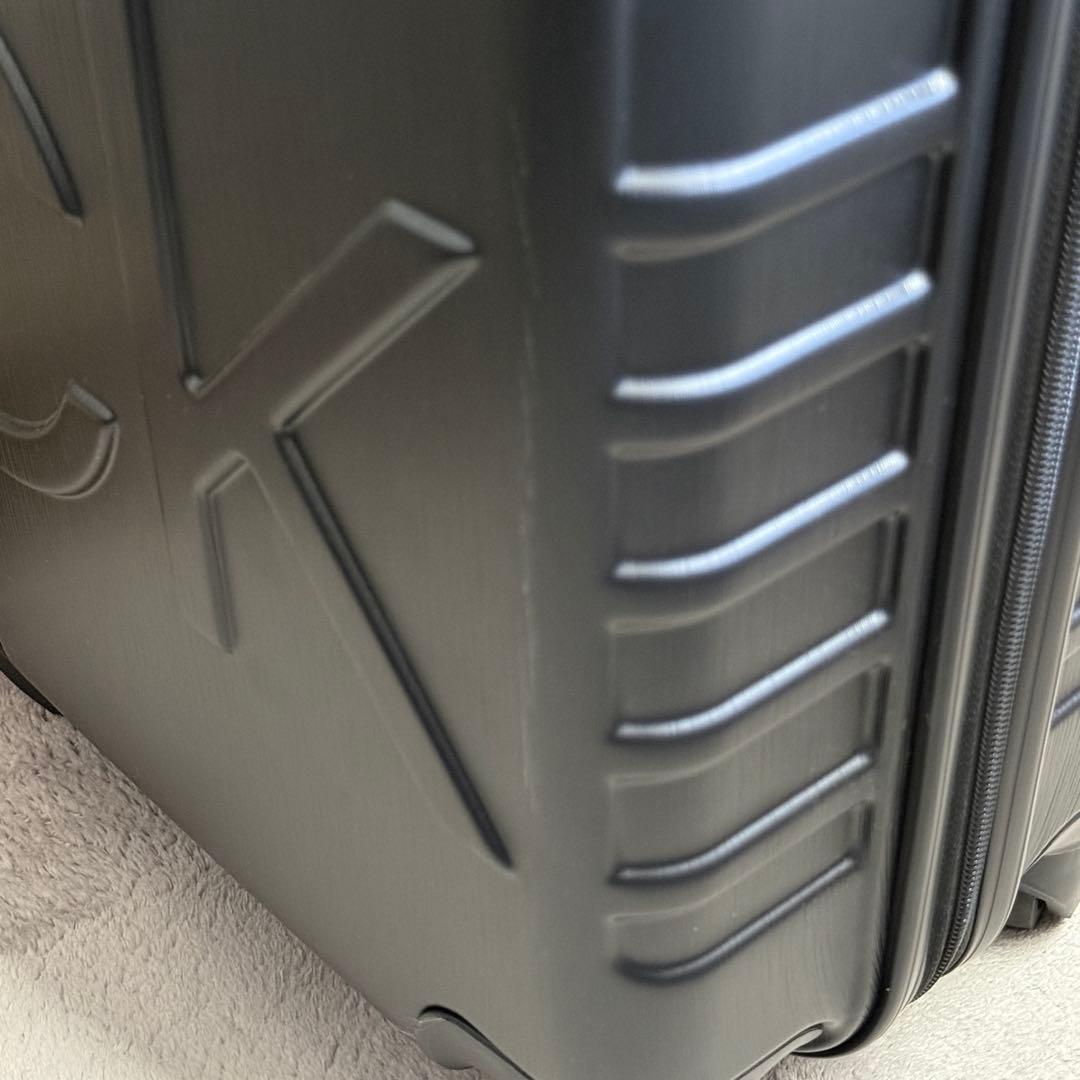   機内サイズ キャリーケース CK ロゴ 使用１回のみ