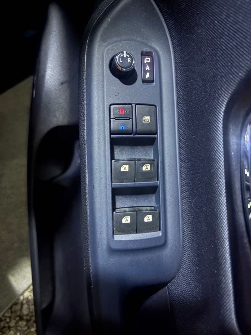 ヴォクシー80 系エアコンコントロールパネルとスイッチ類セット