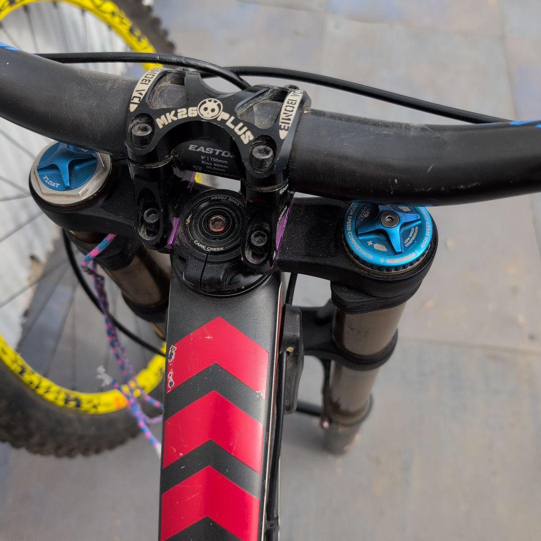 サンタクルーズv10 ハンドルフレームカーボンホイールマグ 購入時85万円