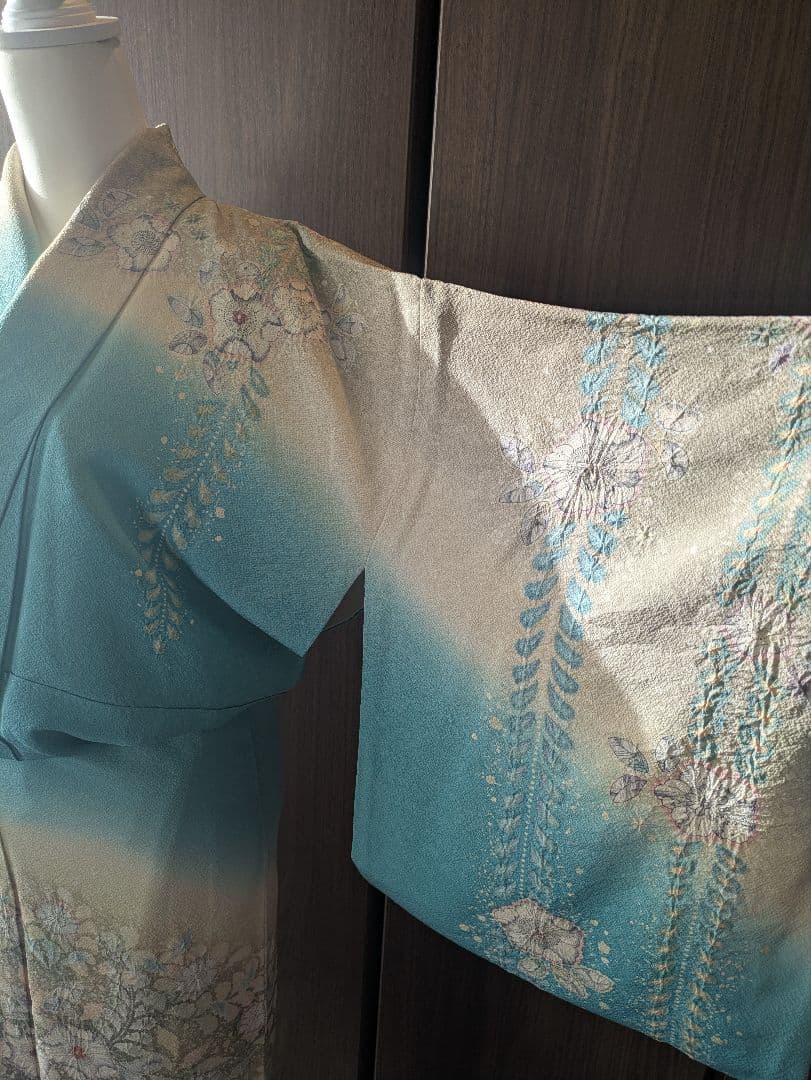 青色とベージュの花柄刺繍着物 卒業式　入学式