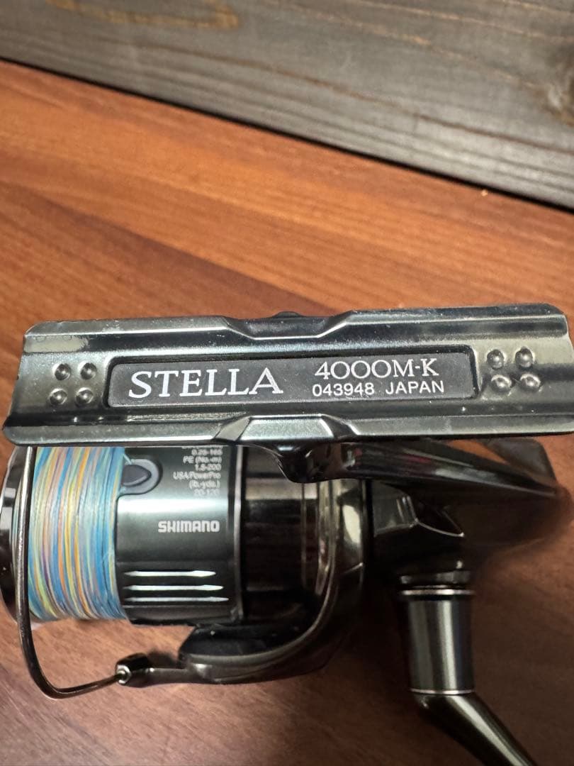 シマノ　22ステラ 4000M 美品　リブレハンドルノブ付き